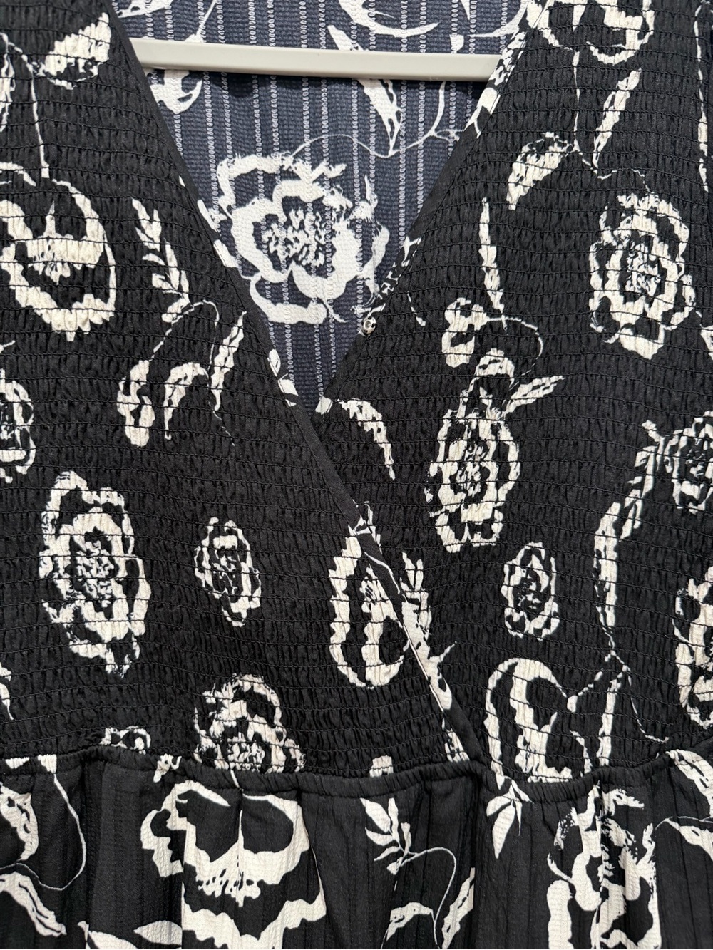 Polagram Black & Ivory Floral Smocked Midi Dress Size Large - Picture 4 of 10